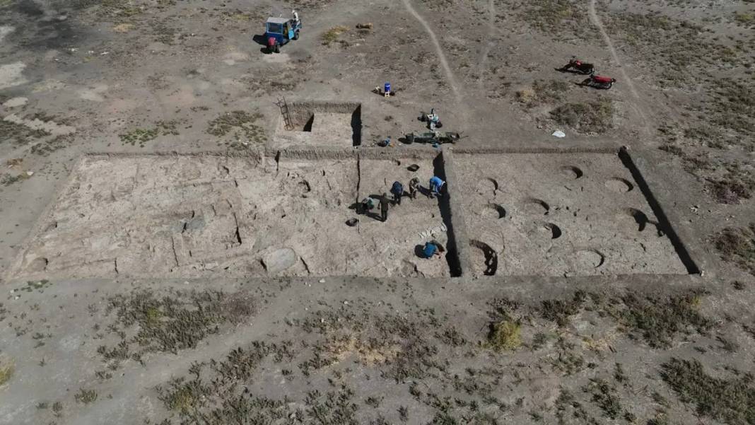 Hatay’da Zamanı Durduran Keşif! 7 Bin 200 Yıllık Ayak İzleri Bulundu 3